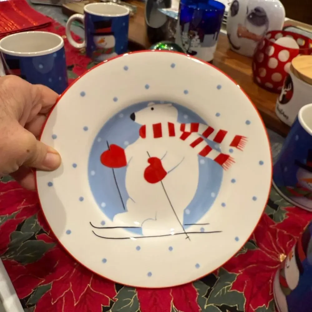 MESA Skiing Polar Bears Cute Seasonal 8-1/4” Lunch Plates, Set of 4‎ NICE!